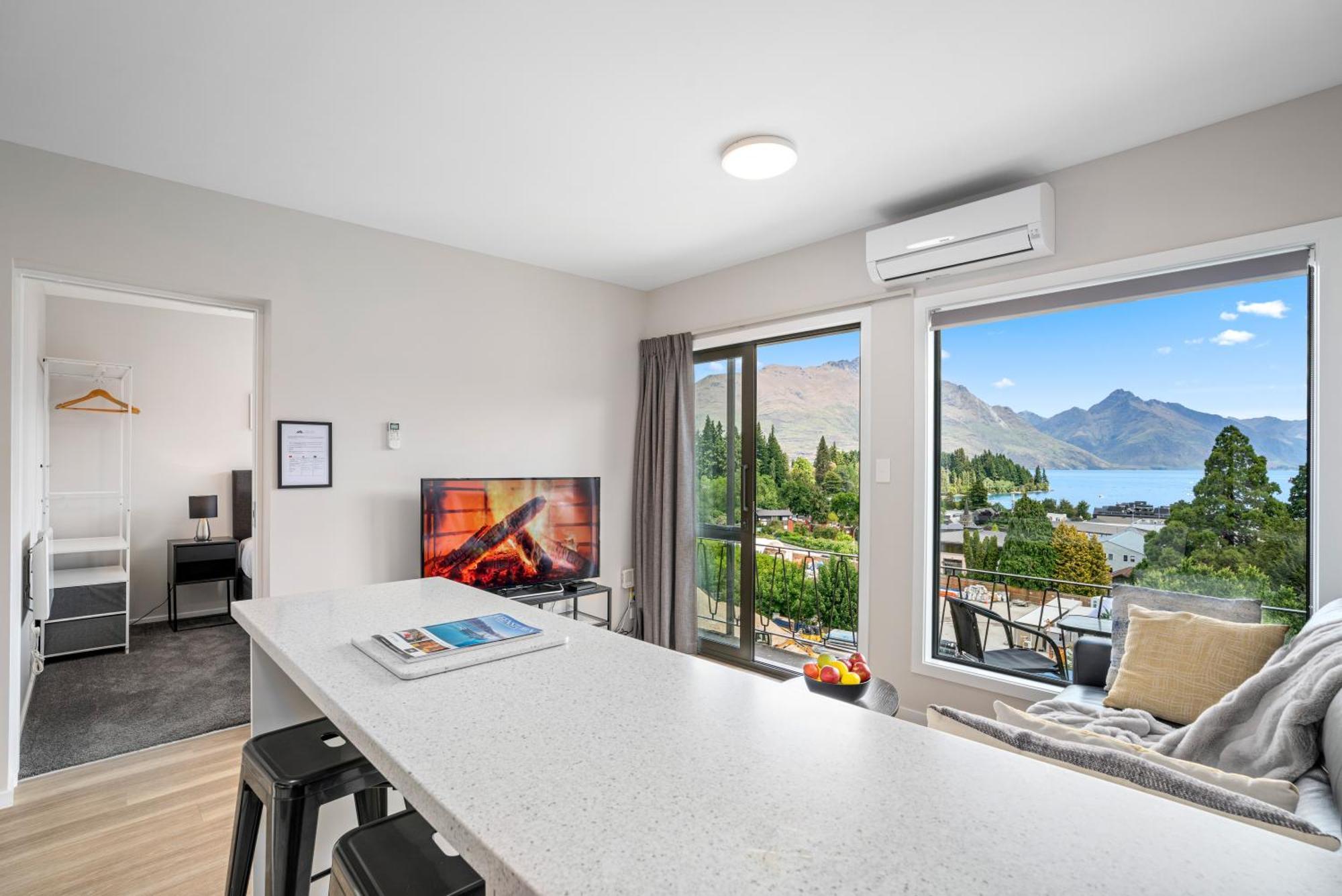 Central Location - 2 Bedroom Aptmt With Lake View ควีนส์ทาวน์ ภายนอก รูปภาพ